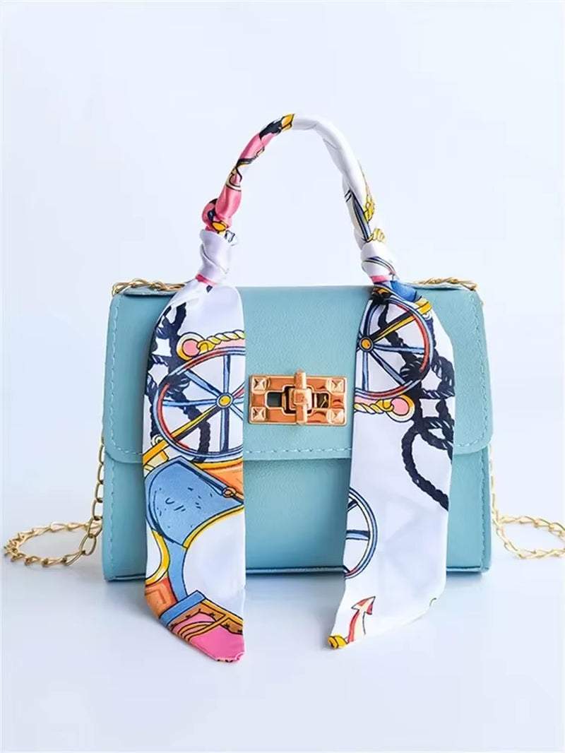 2023 New Fashion Niche Square Patterned Embossed Scarf Decoration V-Pattern Tassel Lock Chain Single Shoulder Small Square Bag